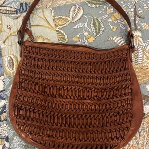 Vilenca all leather medium weave shoulder bag
